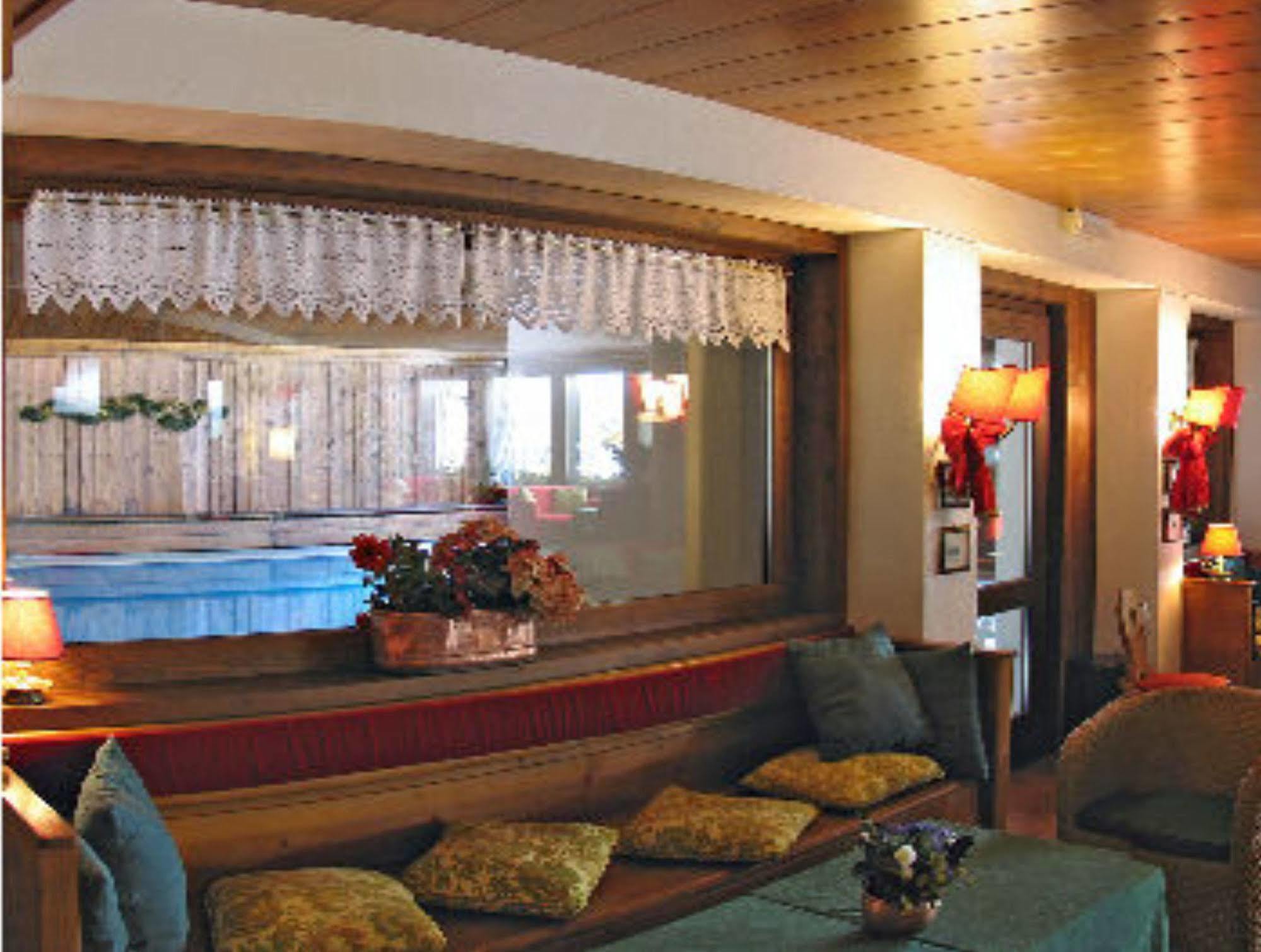 Hotel Mirage كورتينا دامبيتزو المظهر الخارجي الصورة